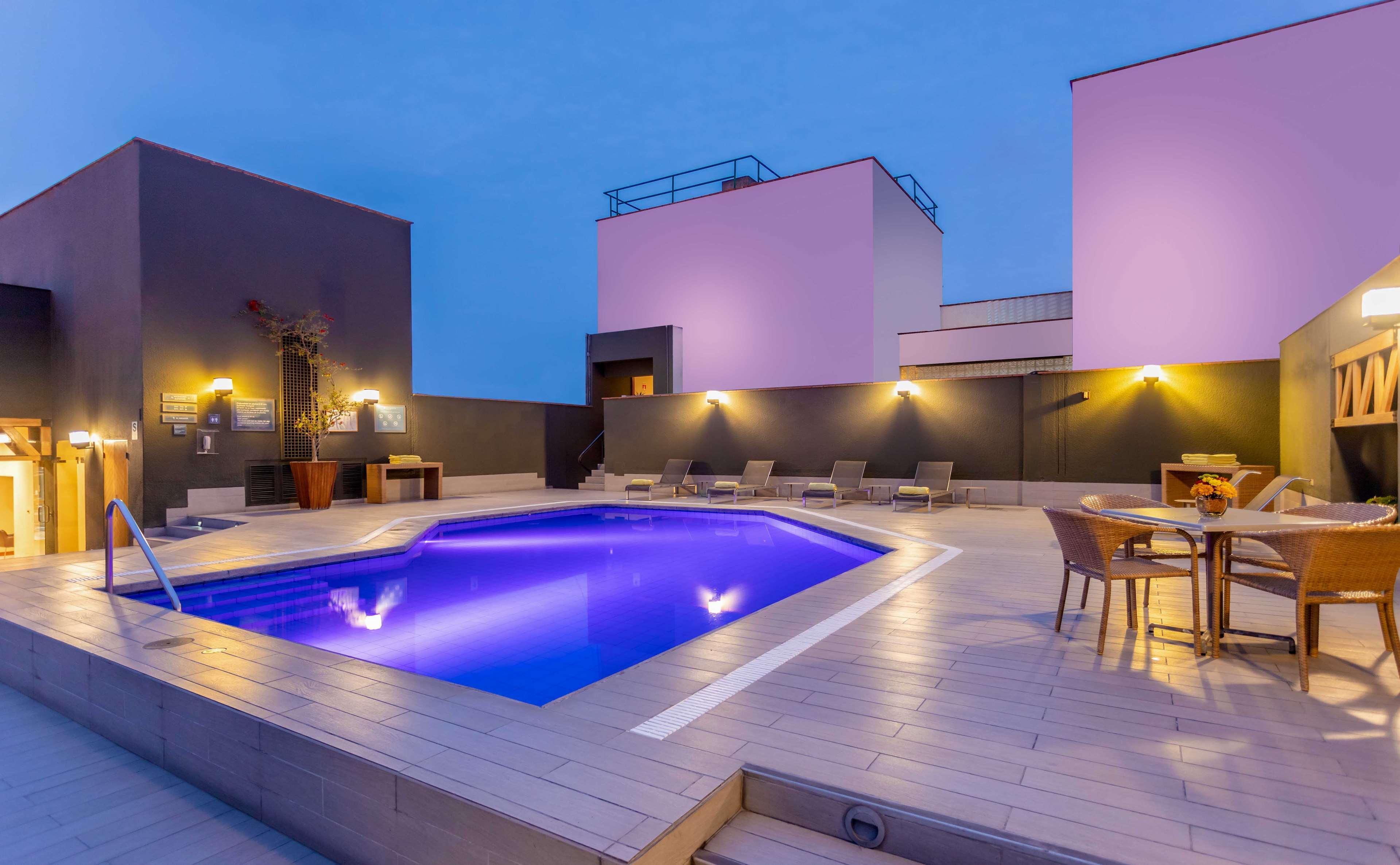Sonesta Hotel El Olivar Lima Exterior photo Rooftop pool at the hotel
